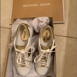 ❤️Sold!❤️ Michael Kors Colby sneaker gold stripe 7